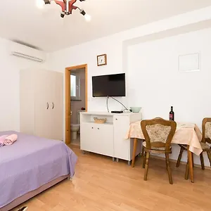 Stefano , Vrh (Krk) Croazia