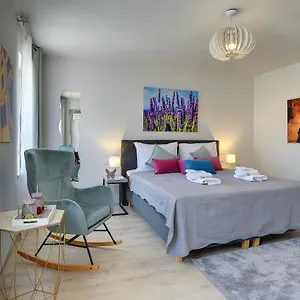 D&a Center With Free Parking , Pola Croazia